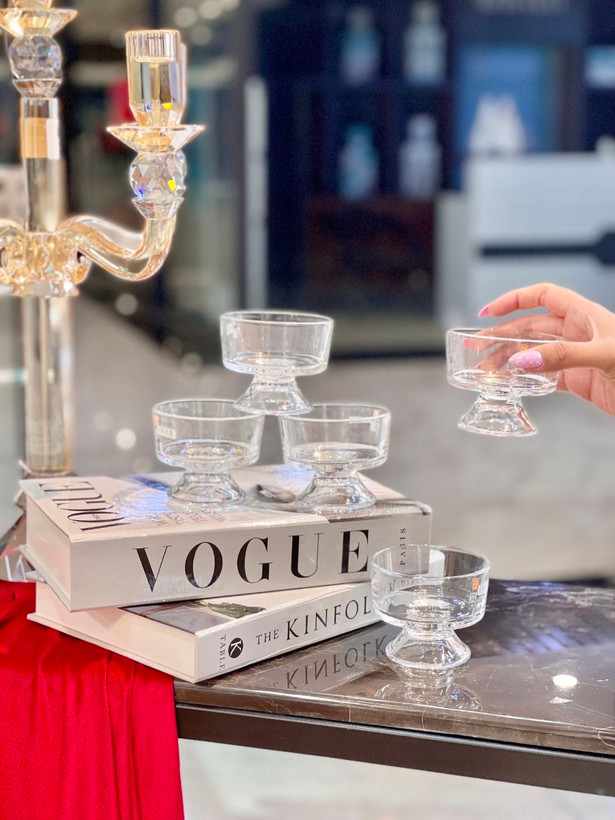 دسر و بستنی خوری پایه کوتاه